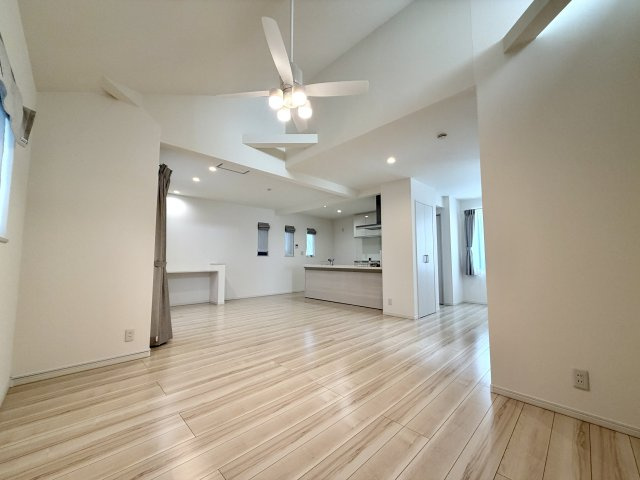 ＜LIBERi リーベリー＞新宿区山吹町　神楽坂生活エリア　中古戸建の居間・リビング