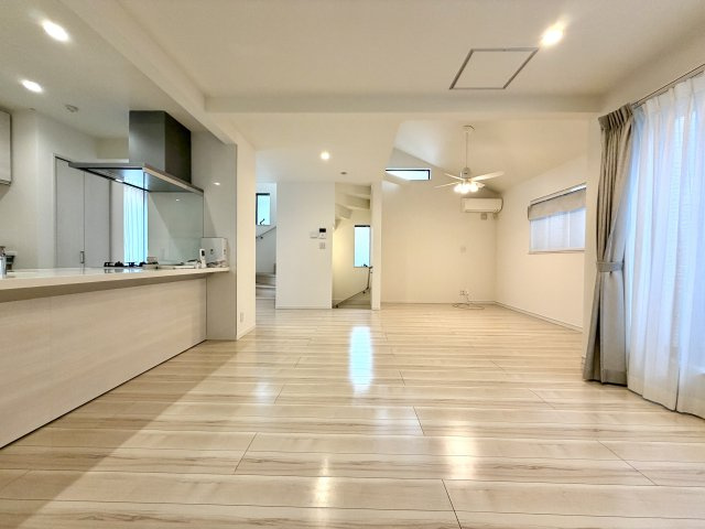 ＜LIBERi リーベリー＞新宿区山吹町　神楽坂生活エリア　中古戸建の居間・リビング