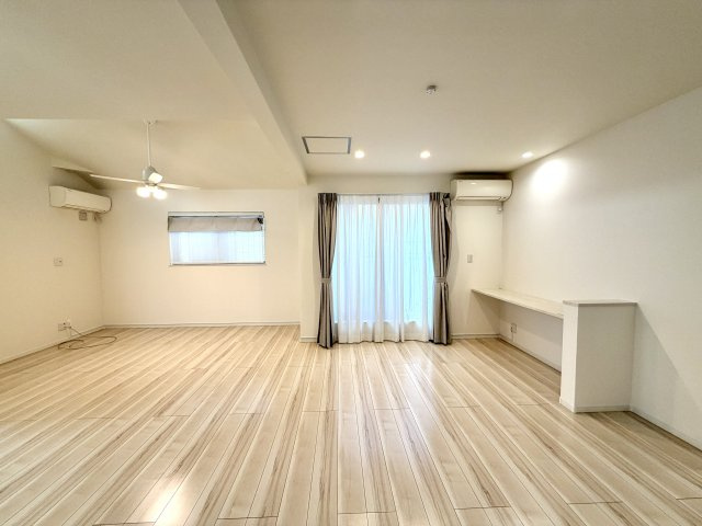 ＜LIBERi リーベリー＞新宿区山吹町　神楽坂生活エリア　中古戸建の居間・リビング