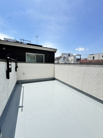 ＜LIBERi リーベリー＞新宿区山吹町　神楽坂生活エリア　中古戸建のバルコニー