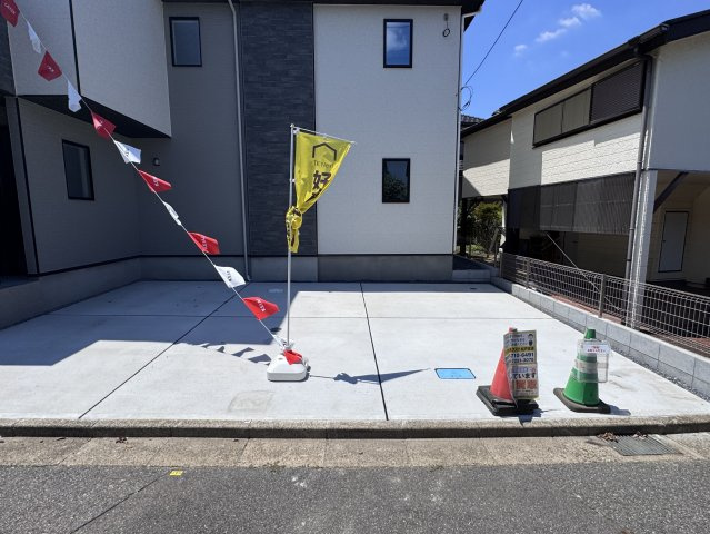 柏市布施新町４丁目新築戸建【富勢東小学校:10分】の駐車場|駐車スペース・並列2台駐車可