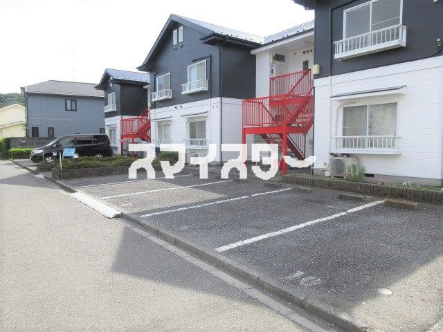 あきる野市牛沼のアパートの駐車場