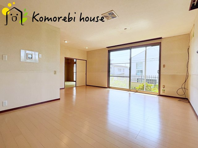 さいたま市見沼区御蔵　中古戸建の居間・リビング|ゆったりとした居間です