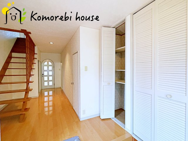 さいたま市見沼区御蔵　中古戸建の玄関|きれいな玄関です