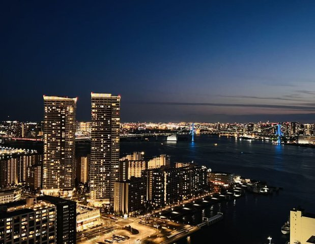 東京湾、レインボーブリッジ、HARUMI FLAGを望む眺望／夜景だけでなく、夕焼けも風情のある景色を堪能できます。