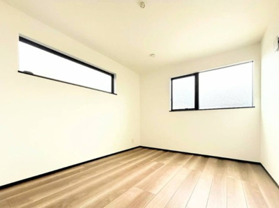 【洋室】 | 【仲介手数料２８０万円が無料！】■リビング南前に広いテラス■屋上バルコニー■太陽光発電 | 諸費用２８０万円ＯＦＦ！
決算キャンペーン！
家計応援サービスの限界に挑戦中
■南側は生産緑地
■リビング前に広い広いテラス
■開放的なルーフバルコニー
■ワンランク上のハイグレード感
■太陽光発電