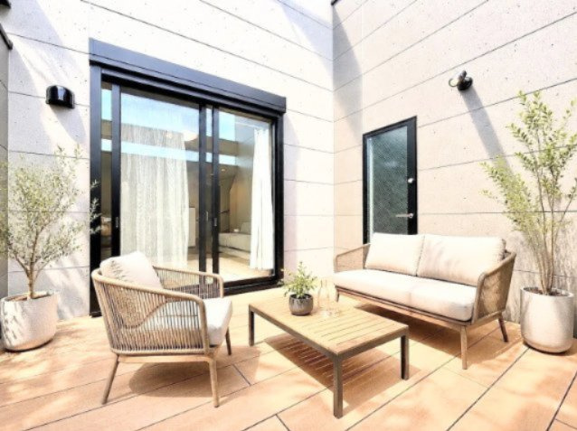 【バルコニー】 | 【仲介手数料２８０万円が無料！】■リビング南前に広いテラス■屋上バルコニー■太陽光発電 | 最大おすすめポイントは、リビング前の広い広いテラスです。
決算キャンペーン中！
家計応援サービスの限界に挑戦中！
詳細は「諸費用」欄をご確認下さい！
■ワンランク上のハイグレード感
■太陽光発電