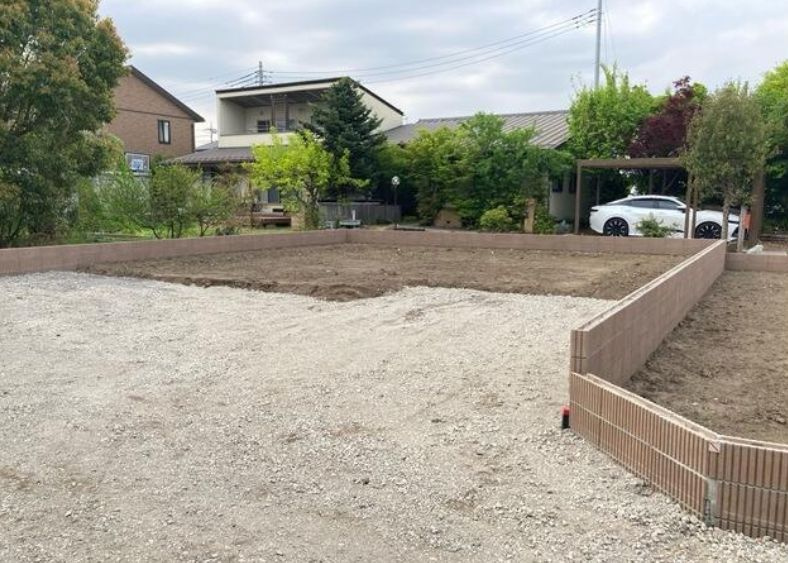 リーブルガーデンＳ第２前橋総社町植野　１号棟の前面道路含む現地写真|陽当たり良好な開放的な立地です♪
隣地とも距離があるので、ゆったり過ごせそうですね。