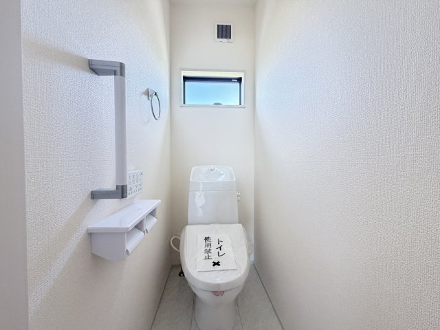 リーブルガーデンＳ第２前橋総社町植野　１号棟のトイレ|2階トイレです。清潔感のある白を基調としています。
