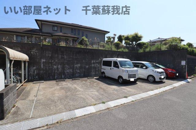 ガーデンハウスの駐車場|駐車場に車を止められます