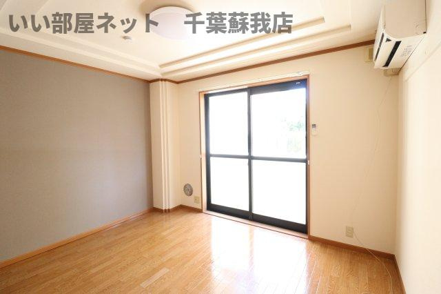 ガーデンハウスの寝室|使い勝手のいい寝室です