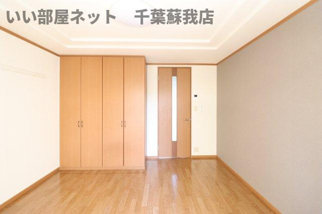 ガーデンハウスの居間・リビング|こちらの居間で趣味の時間をお楽しみください