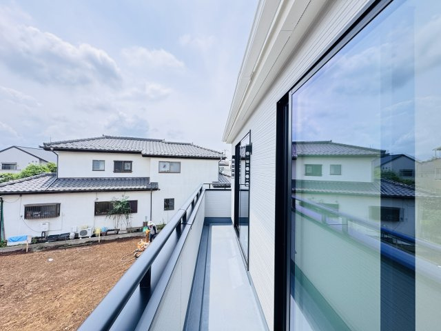 柏市今谷上町新築戸建【光ケ丘小学校:６分】のバルコニー|南向きワイドバルコニー・日当たり良好♪