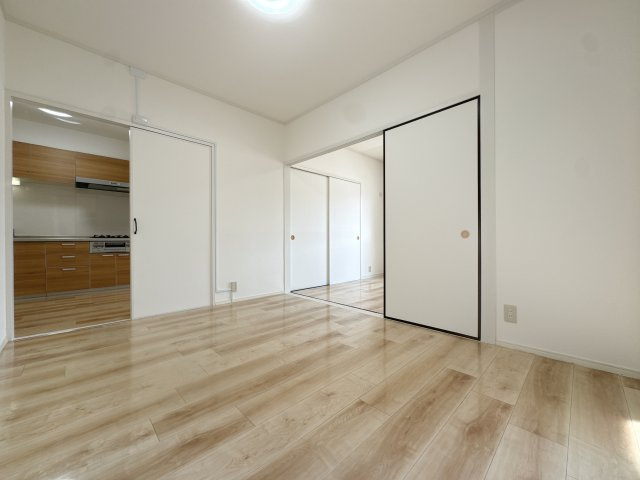 【洋室】 | 老司エクセル15☆仲介手数料半額☆ | 採光に優れた洋室。朝日が差し込み、気持ちの良い朝を迎えられます。