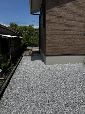 相田174番105の庭