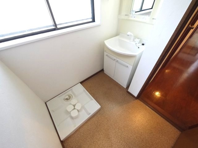 八街市富山　平屋中古戸建の独立洗面台|2LDK平屋　内装リフォーム済み キッチン・洗面台・トイレ新品 駐車2台可能 公営水道