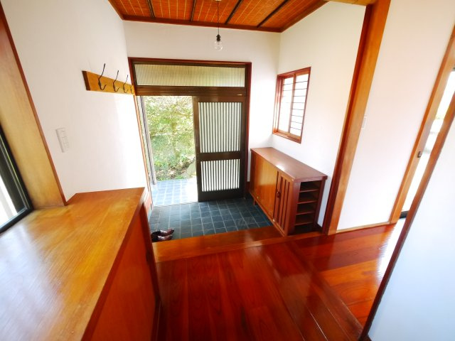 八街市富山　平屋中古戸建の玄関|2LDK平屋　内装リフォーム済み キッチン・洗面台・トイレ新品 駐車2台可能 公営水道