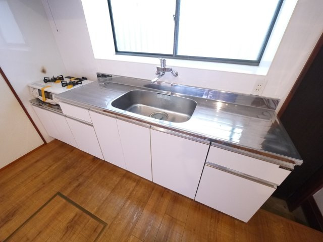 八街市富山　平屋中古戸建のキッチン|2LDK平屋　内装リフォーム済み キッチン・洗面台・トイレ新品 駐車2台可能 公営水道