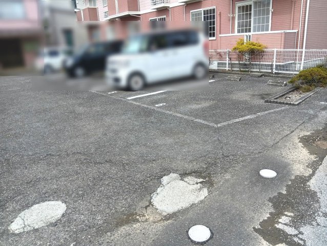 ハイツ友舞Ⅴの駐車場|駐車場に車を止められます