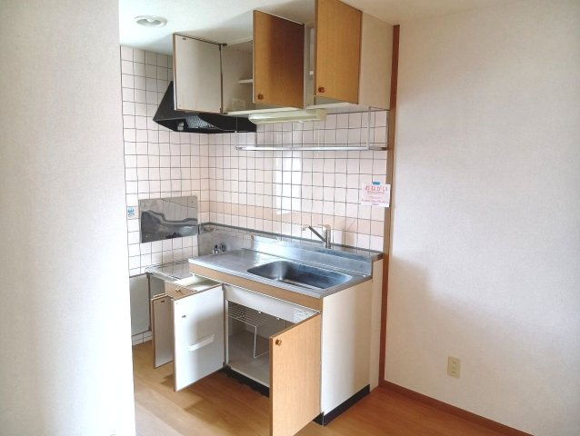 ハイツ友舞Ⅴのキッチン|コンパクトなキッチンで掃除もラクラク