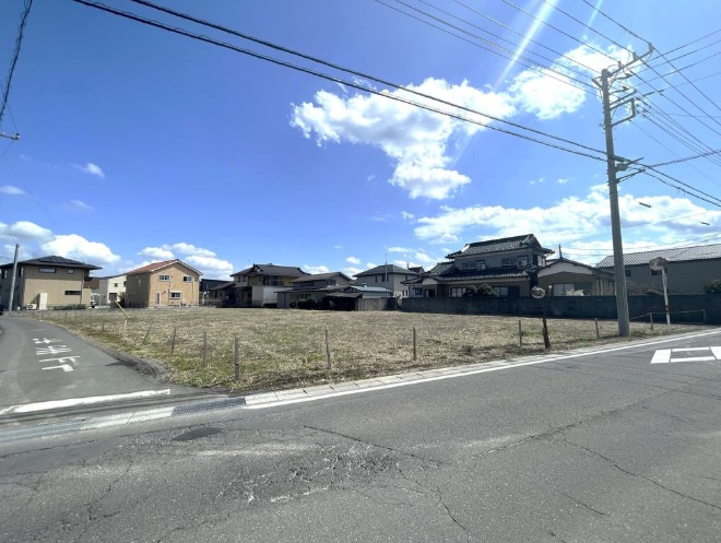 敷地面積177坪　売地　川越市豊田本二丁目①の前面道路含む現地写真|北西角地！北側公道約3.5m・17ｍ以上の接道。西側公道約6.3m・23ｍ以上の接道！