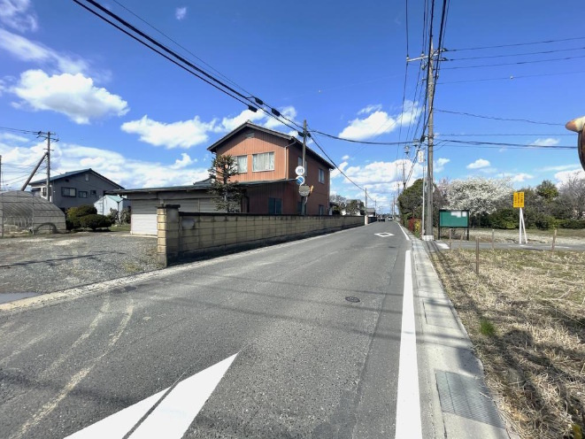 敷地面積177坪　売地　川越市豊田本二丁目①の前面道路含む現地写真|北西角地！日当たり良好♪接道幅が広く、お車の出し入れもラクラクです♪