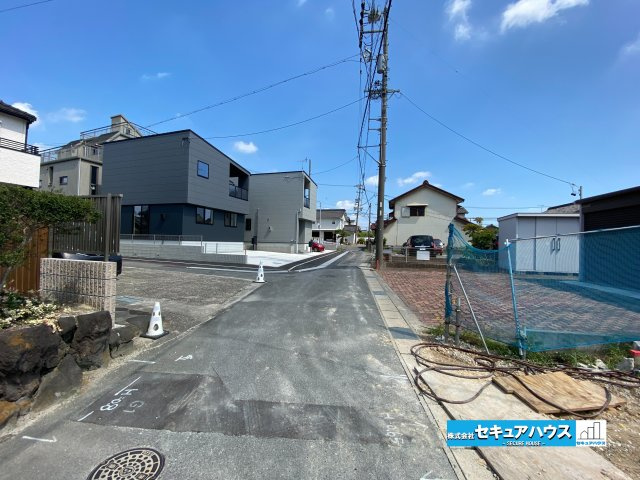 【同施工物件ご案内可】東海市富木島町南島　全2棟の前面道路含む現地写真|事前予約にて現地ご見学いただけます！お気軽にお問い合わせください♪
■株式会社　セキュアハウス■
住宅ローンに強く、知識、経験豊富なスタッフ在籍
お客様に寄り添い、ご成約後もサポート致します。