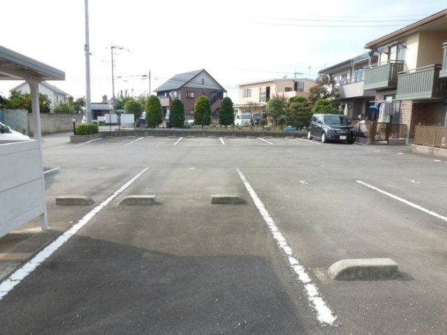 メゾン・クレールCの駐車場