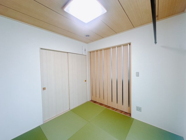 【中古戸建】高崎市金古町の和室|■1階和室｜和室でしか味わえない畳ならではの香りや素材で和のやすらぎを感じてください♪休日はお子様とお昼寝するのにも最適です！