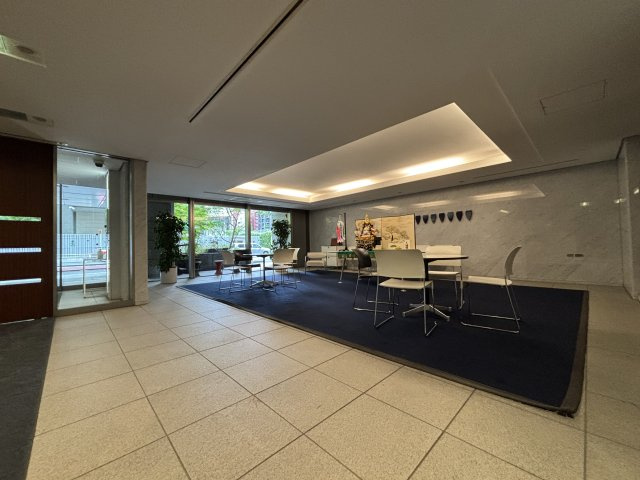 麻布市兵衛町ホームズのエントランス