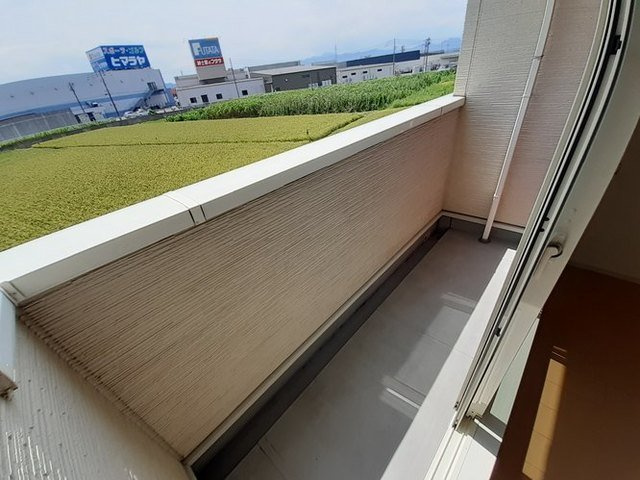 エスペランサＡのバルコニー|お洗濯にも便利なバルコニー付き