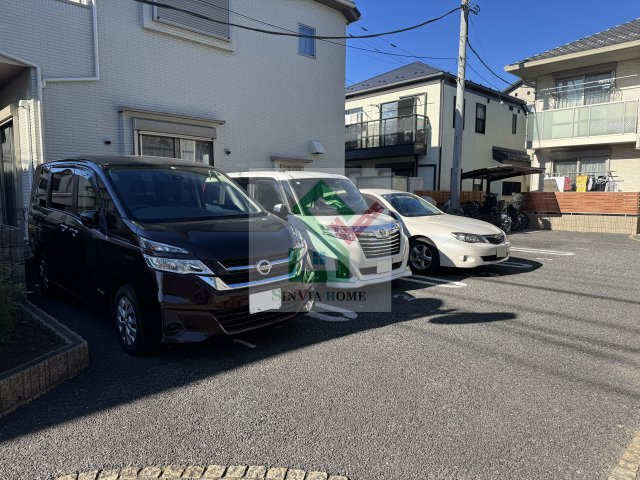 東伏見駅　2LDKの駐車場