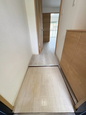 ハイツ77-2の玄関