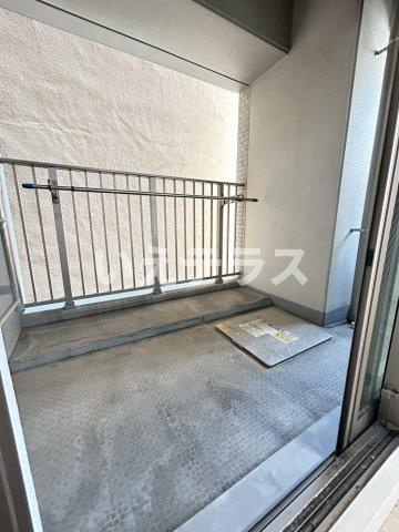 エスティ・ロアール神戸駅前のバルコニー