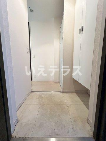 エスティ・ロアール神戸駅前の玄関