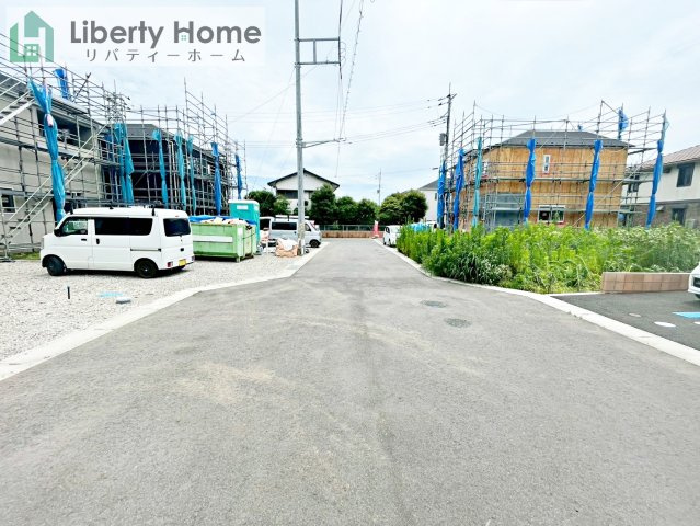 水戸市平須町第8　新築戸建　1号棟の前面道路含む現地写真