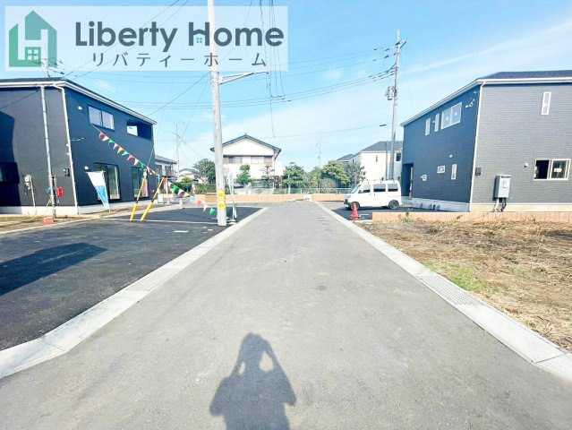 水戸市平須町第8　新築戸建　1号棟の前面道路含む現地写真