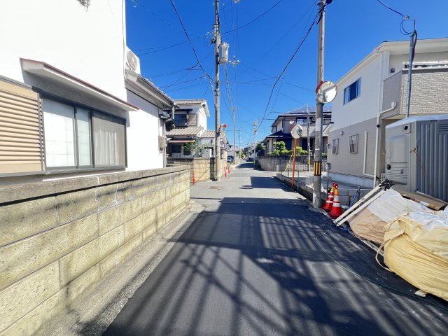 大和高田市築山第５の前面道路含む現地写真