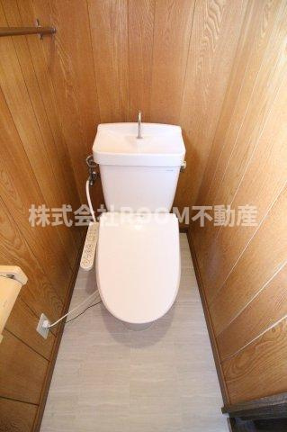 鮫島貸家のトイレ|落ち着いた色調のトイレです