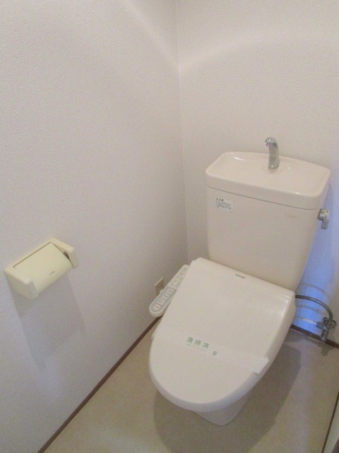 フラッツのトイレ|嬉しい温水便座