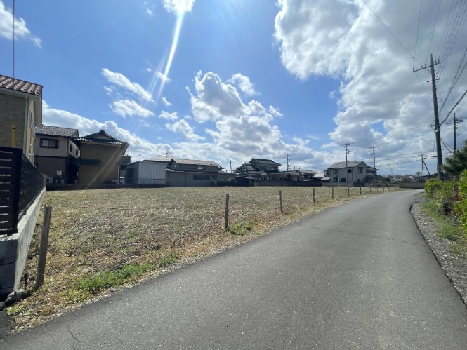 敷地面積236坪　売地　川越市豊田本二丁目②の前面道路含む現地写真|北側公道約３m(セットバック後約４．２ｍ）３０ｍの接道！お車の出し入れもラクラクです♪