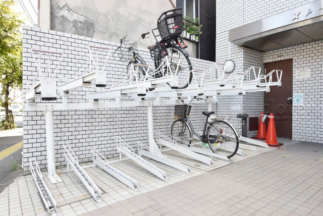 【駐輪場】 | ストーク池袋 | 自転車置き場。マンションの共用部にあたります。空きの有無や駐輪料金、各戸の台数制限などについては、改めてお問い合わせください。～即日のご見学可能～　お問合せはお気軽にどうぞ。
