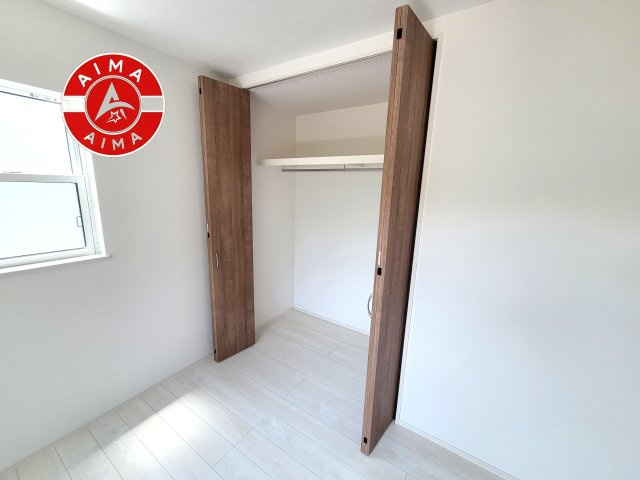 太宰府市石坂2丁目第1-2棟（2号棟）　の収納|洋服や大きな荷物が多い方や人数の多いご家族などは、一般的なクローゼットよりもウォークインクローゼットのほうが使い勝手が良いです。