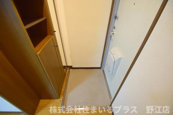 ルミエール鴫野の玄関