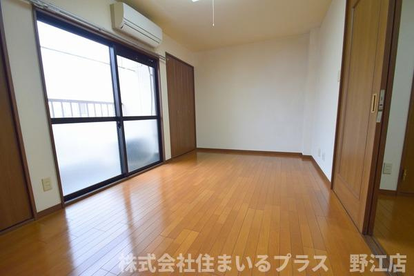 ルミエール鴫野の洋室
