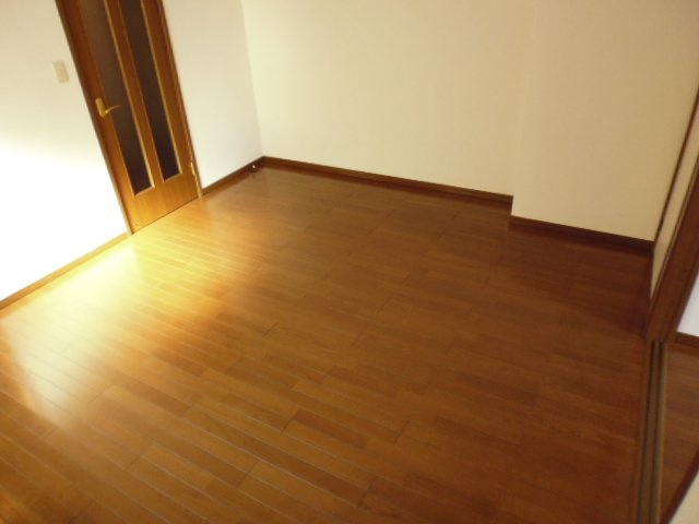サンパティーク日向の洋室
