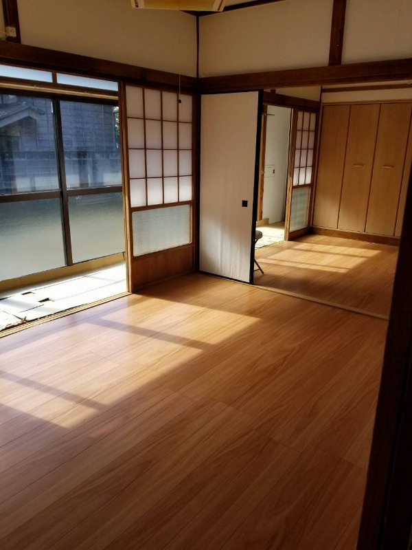 東野田戸建の居間・リビング|6帖洋室