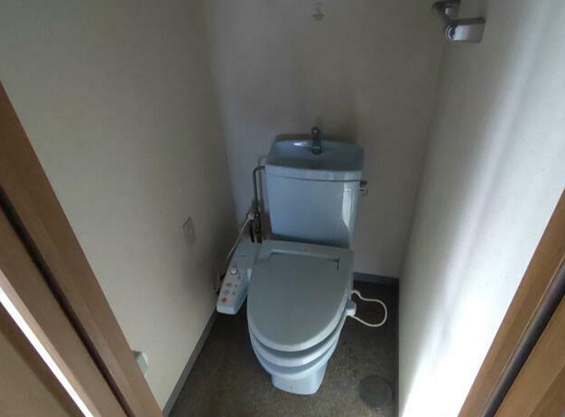 川越市大字府川の倉庫のトイレ