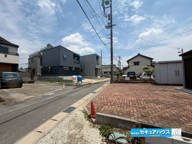 【同施工物件ご案内可】東海市富木島町南島　全2棟の前面道路含む現地写真|事前予約にて現地ご見学いただけます！お気軽にお問い合わせください♪
■株式会社　セキュアハウス■
住宅ローンに強く、知識、経験豊富なスタッフ在籍
お客様に寄り添い、ご成約後もサポート致します。