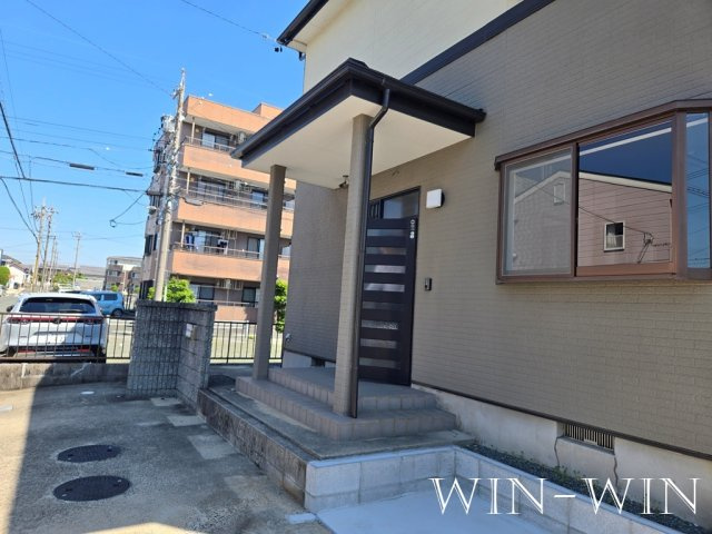 東脇戸建てのエントランス